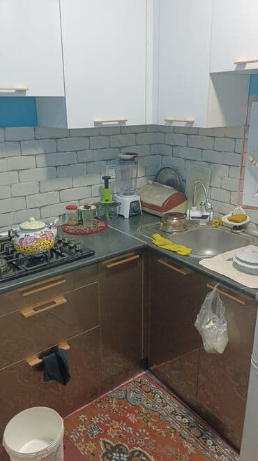 otaq yoldası: Kohne Corat merkeze cox yaxın yerde 4 otaq 2 kuxna hamam 104 kvadrat — 9