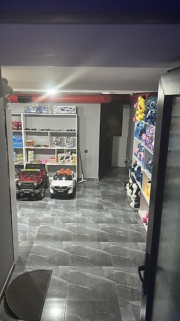 Obyekt Gənclik metrosunun yaxınlığında Kontinental marketin yanənda