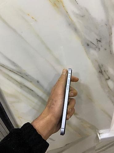 appl: IPhone Xr — 3