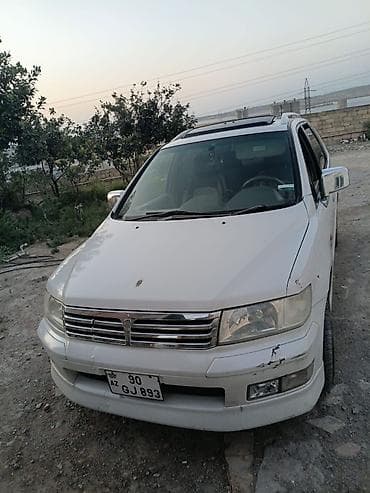 spoiler satisi: Mitsubishi Chariot Grandis, ağ rəng, 7 yerlik geniş salonlu miniven — 2