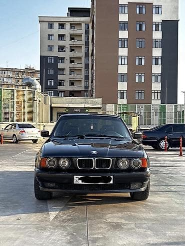 tesla model 3: BMW 5 series: 2.5 l | 1995 il Sedan — 1