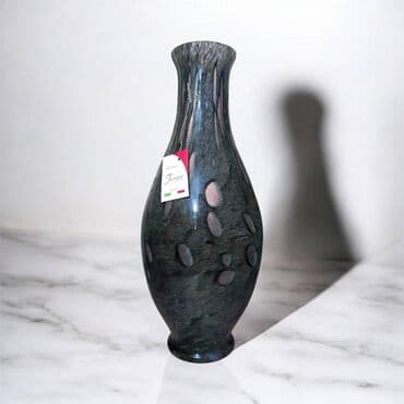 taxt ustu pakrival: Bir vaza — 1