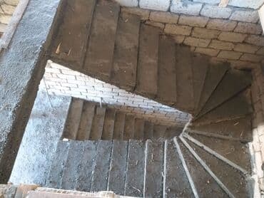 ikinci əl seyf qapi: Betondan pillekenler. Baslanqic ve son pillelere lazerle kod verib — 12