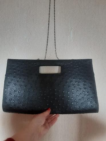 deri jaket: Qara dəri effektli qadın çantası – zəncirli və iki tutacaqlı - Rəng — 1