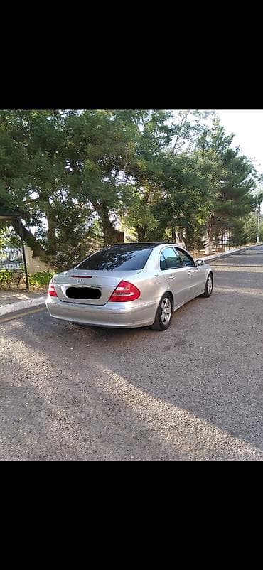 e 200: Mercedes-Benz E 240: 2.6 l | 2002 il Sedan — 2