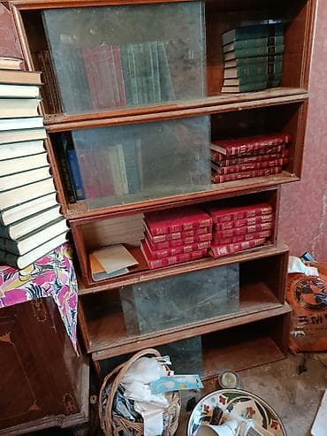 Hamısı 60 azn. 9 ref təcili satılır. Klassik taxta kitab şkafı –