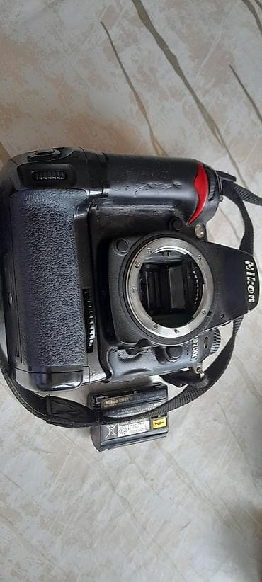 Nikon D7000 DSLR fotoaparat gövdəsi + batareya - Model: Nikon D7000 — 3