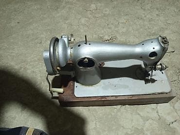 tikis masinlar: Mexaniki tikiş maşını – klassik, ağır metal gövdəli model — 3