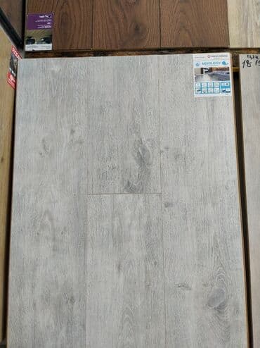 Swiss Krono Mixology seriyalı açıq boz rəngli laminat döşəmə. Bu