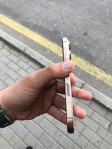Elektronika: IPhone 16 Pro — 4