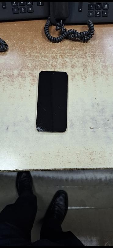 mobil kondisioner: Honor 256 GB, rəng - Qırmızı, Qırıq — 3