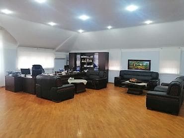 vila evler: T. Əliyev küçəsində. Mülkiyyətdə 650m² olan. 7 sotda 4mərtəbəli 8 — 7
