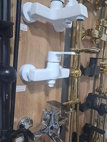 Ağ rəngli divar tipli duş qarışdırıcısı - Material: bərk pirinç