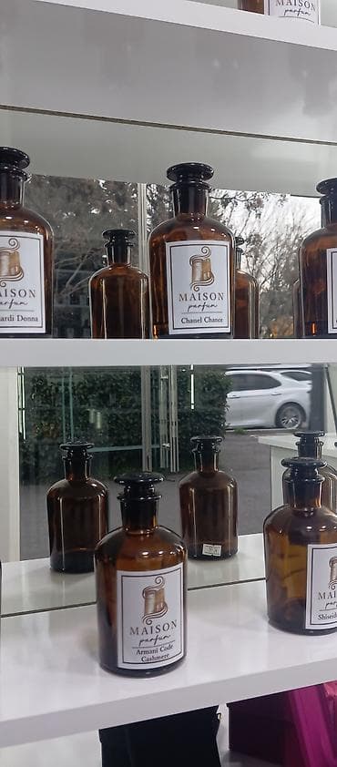 Etir magazasina reklamci xanim axdarilirMagaza Genclik metrosuna 7