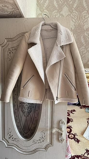 Qadın üçün qısa “shearling” tipli süni dərili kurtka. - Rəng: açıq