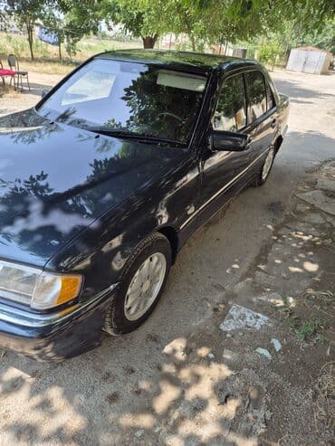 avtomat maşın: Qara rəngli, səliqəli Mercedes-Benz avtomobili. Avtomobil yaxşı — 4