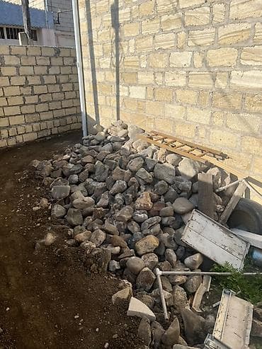 resm seti: 2 zil, hətda daha çoxdu. Ümumilikdə 100 manat. Məhsul: Çay daşı (iri — 2