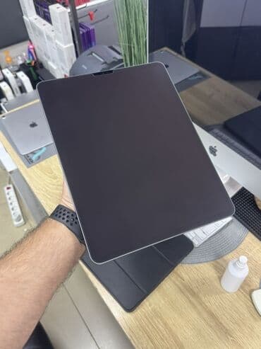 Apple iPad Pro 12.9 (2021), 12,9", 64 GB — 11