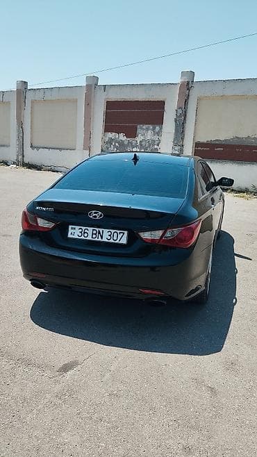sonata yan guzgu: Hyundai Sonata sedan - Kuzov: qara rəng, 4 qapı, aerodinamik xətlər — 2