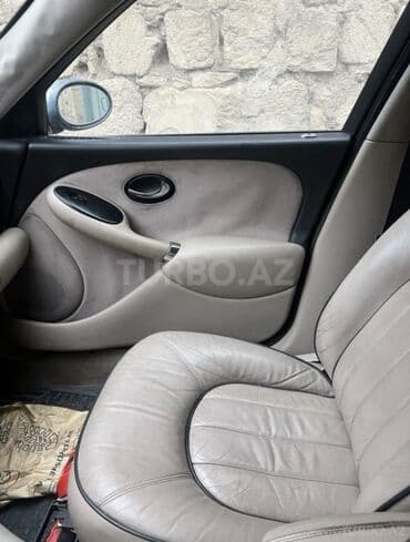 Rover: Rover 75 sedan – klassik britaniya dizaynı və rahat sürüş üçün ideal — 6