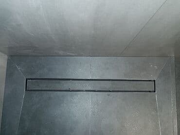 Duş üçün mərtəbə trapı ilə pilləli podest – monolit kafel/keramoqranit