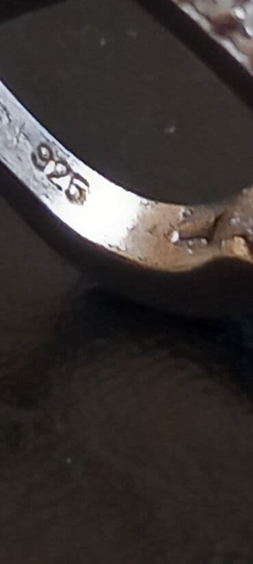 1 грамм золота цена 585 в баку: Gümüş dəst "üzük, sırğa və həmayil" dəsti satılır. Üzüyün ölçüsü 8.5 — 10