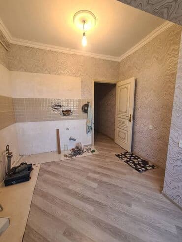 9 ci mikrorayon satilan evler: Bakı, 3 otaqlı, Köhnə tikili, m. Xalqlar Dostluğu, 82 kv. m — 9