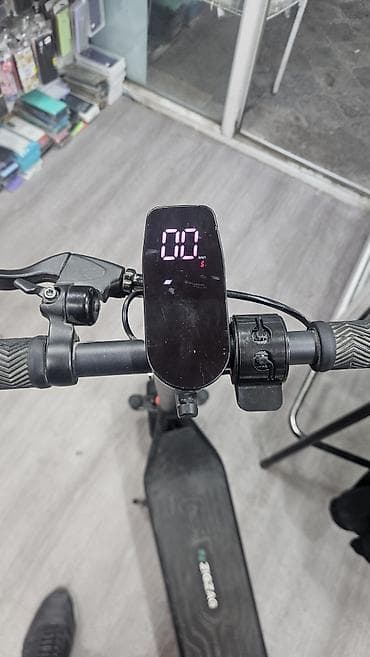 Sadece adaptoru yoxdur. 30-50 azn arasidir qiymeti endirim olunacaq