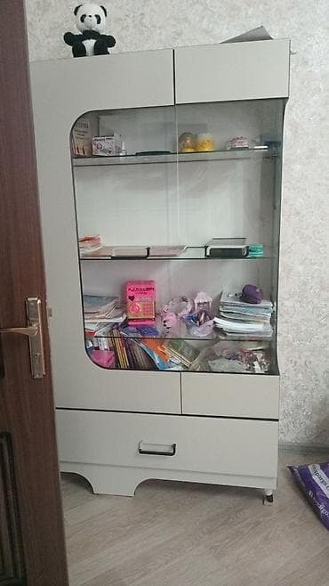 Şüşəli vitrin/dolap - Rəng: açıq boz - Material: MDF karkas, ön