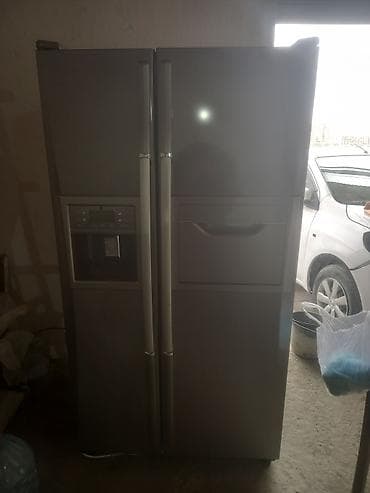 Yan-yana (Side-by-Side) tipli iki qapılı soyuducu - Rəng: metalik/boz