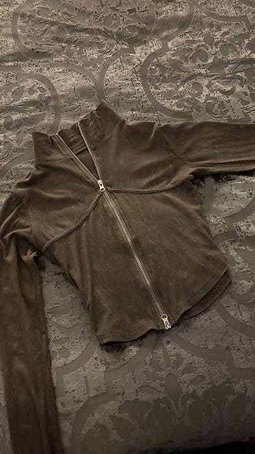 xəz qadın koftaları: Qadın topik, zipli
Ölçü M,L — 1