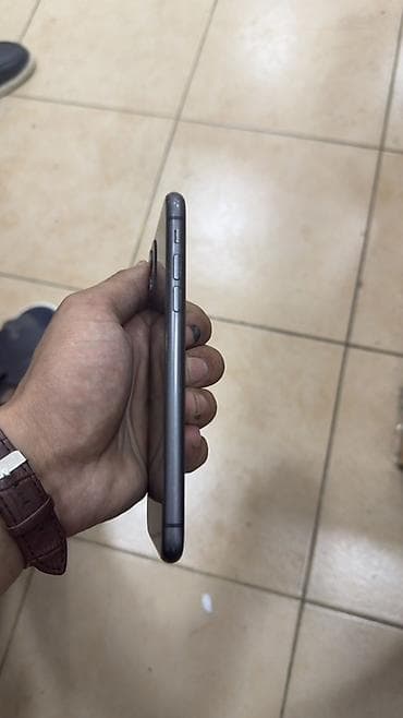 ipone şirvan: IPhone 11, Qara — 6