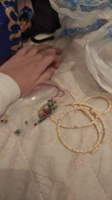 Eynəklər: Qolbağlar təbii daşlardan. qiymət daşa və ölçüyə gorə. Muncuq dəsti – — 3