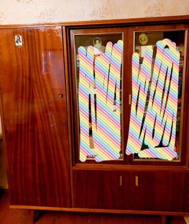 işlənmiş mebeller: Qədimi sovetin servantı, Şfaneri. Hər biri 50 azn İşlənmiş - normal — 3