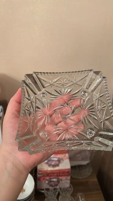 sogan dograyan aparat: 6 ədəd baliq formasında şüşə qab (salatlıq) 4 ədəd böyük bölməli çərəz — 9