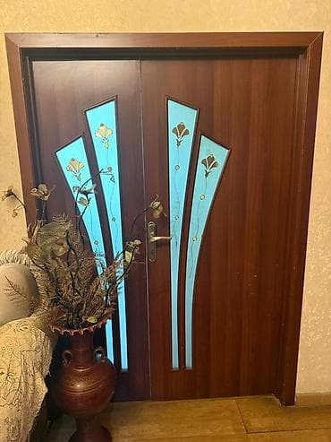 qapil: 3 denə Qapilar cəmi 150 azn qapılar dəsti - Material: ağac — 1