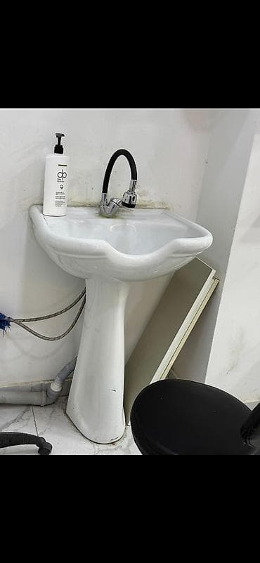 Məhəccərlər: Pilləli ayaqlı keramika əl-üz yuma lavabosu - Material: ağ keramika — 1