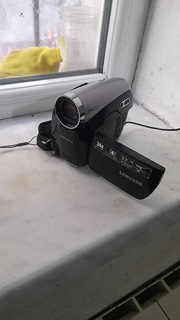 Samsung brendindən 34x optik böyütməyə malik video kamera. Bu model