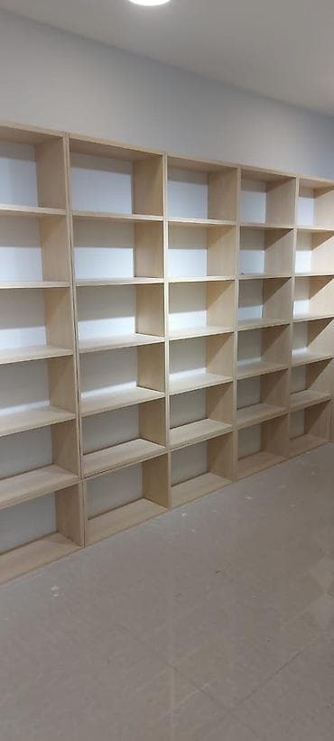 Vitrinlər bir metri 120 azn. Hündürlük 2.2 metr polkalar arası — 1