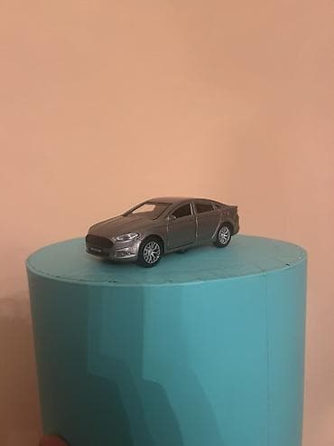 Oyuncaqlar: Metall oyuncaq avtomobil – sedan model. Xüsusiyyətlər: - Gümüşü — 7