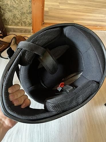 Moto dəbilqə – tam üz (full-face) tipli, qara rəng. Xüsusiyyətlər: - — 3