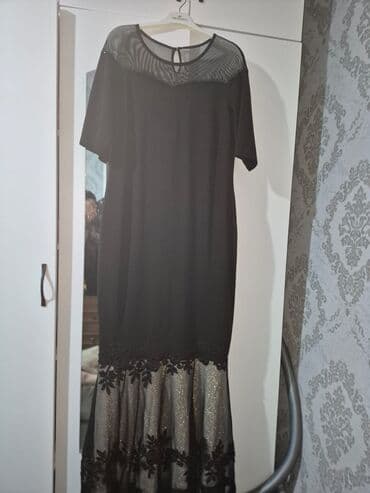 Zərif uzun qara don - Model: uzun, düz kəsim - Yaxa: dairəvi, arxada