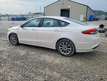 şevralit avtomobil: Ford Fusion sedan Xüsusiyyətlər: - Kuzov: 4 qapılı sedan, ağ rəng - — 8