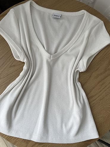 şort: Bershka qadın T‑şörtü Hər biri 15 azn Berşka 10 azn - Rəng: açıq — 2
