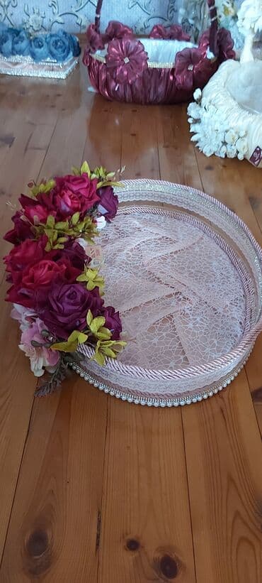 iplerin qiymeti: Şirni xoncasi bol ciceklərlə bəzədilmiş. Dekorativ məqsədlər üçün — 5