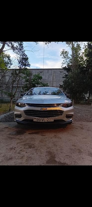 13 lük disk: Chevrolet Malibu – gümüş rəngli sedan - Kuzov: 4 qapılı sedan — 4