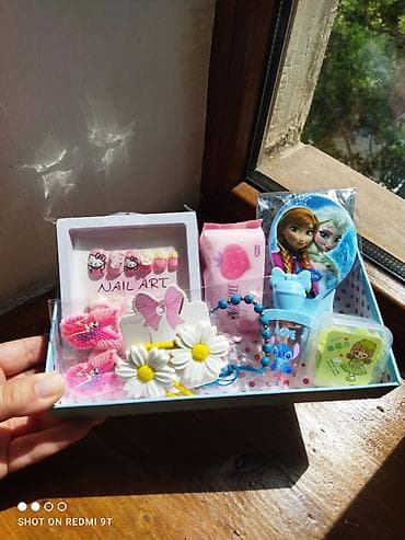 dırnaq laklari: Gozel qizlarimiz ucun Hediyyelik Box 🥰 Deste daxildir: yapisqanli — 2