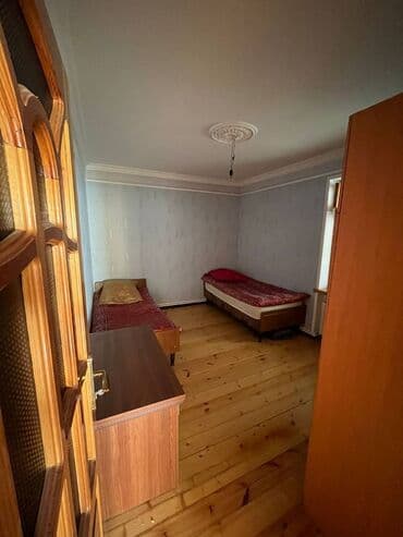 əhmədli ev: Xətai rayonu, Əhmədli Telnov küçəsində, 3-otaqlı, sahəsi 70kv-m olan — 3