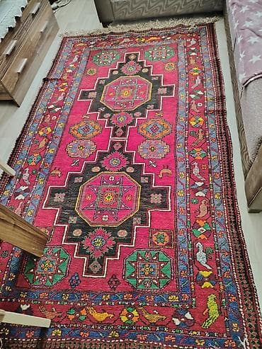 qedimi mebel: Şamaxı bölgəsinə aid əl toxunuşu xalça satılır. Ölçü: 150x260 sm Yaş — 5