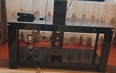 Düz TV altlığı, Polkalı, Şüşəli